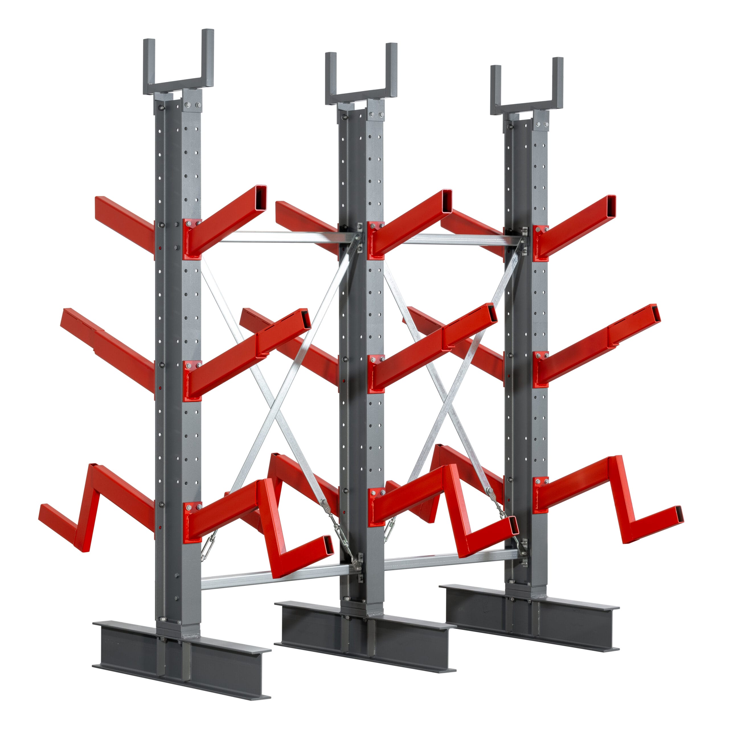 Schrägarmregal von RAECKS zur schrägen Lagerung von Platten, Profilen oder Langgut im Lager vor weißem Hintergrund